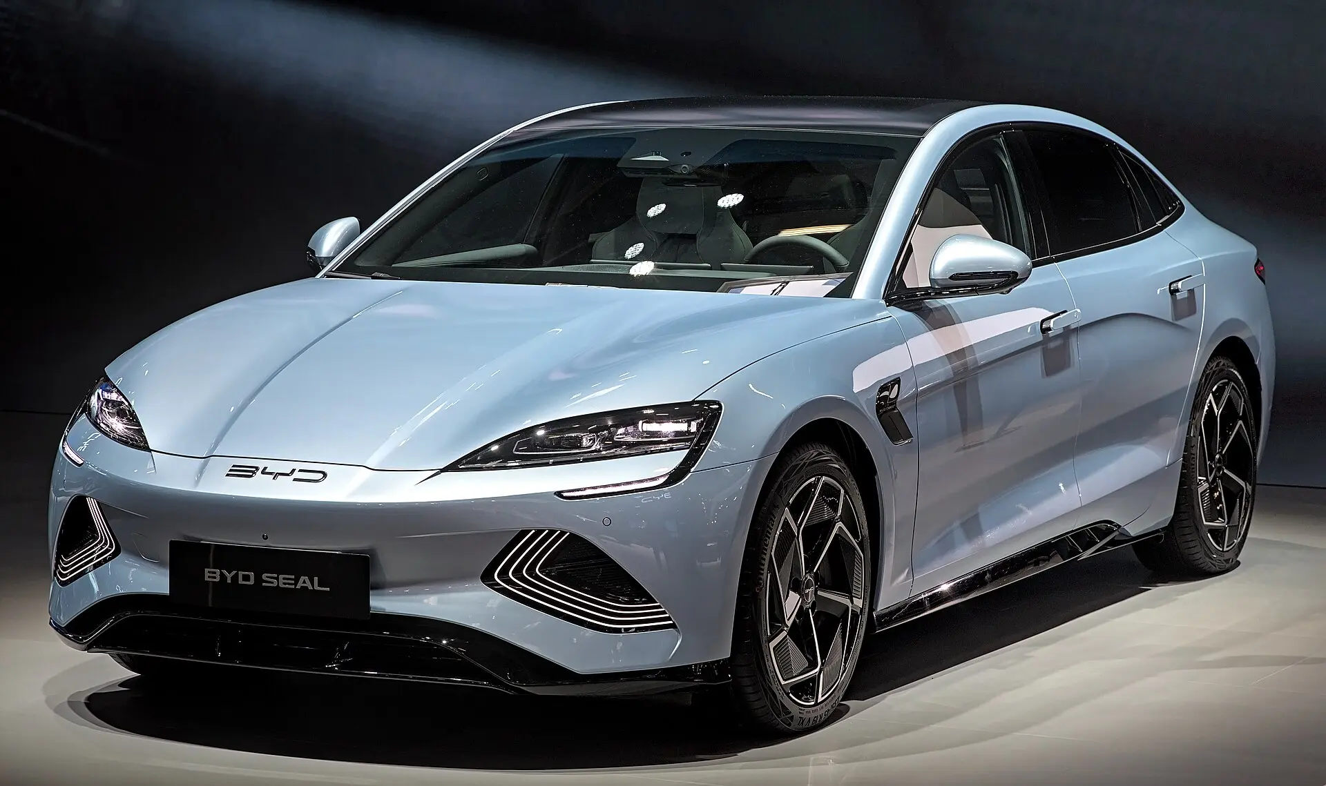 เปรียบเทียบสเปก Tesla Model 3 กับ BYD Seal รถไฟฟ้าซีดานสายพันธุ์แข่งขัน